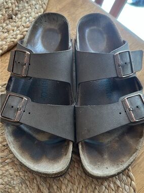 Birkenstock Arizona woman’s Brown Leather Double-Strap Sandals